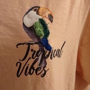 H&M peach colored t-shirt with toucan size medium‎